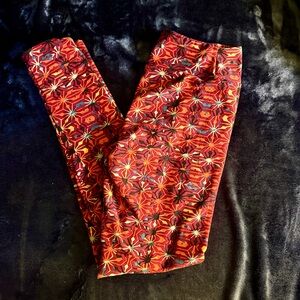 LuLaRoe Red and Orange Starburst Leggings